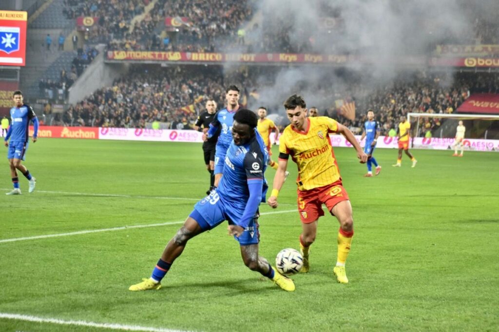 RC Lens : Le Racing s'accroche à sa place de leader face à Auxerre et fait tomber les records 9
