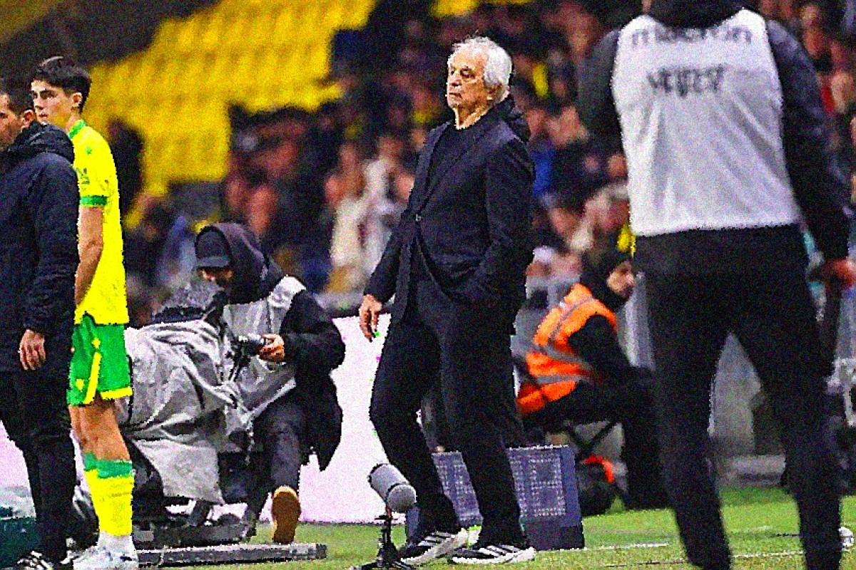 FC Nantes L IA carte Olivier Pantaloni Et R v le Le Coach Id al Pour fc-nantes-l-ia-carte-olivier-pantaloni-et-r-v-le-le-coach-id-al-pour