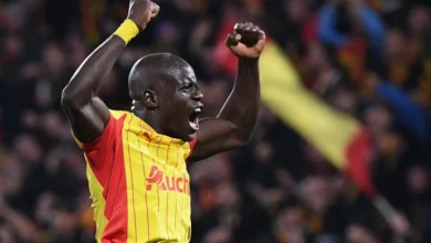 Mercato - RC Lens : Une offre de 10 M€ fait trembler Malang Sarr et son avenir s'éclaircit Photo of Mercato – RC Lens : Une offre de 10 M€ fait trembler Malang Sarr et son avenir s’éclaircit